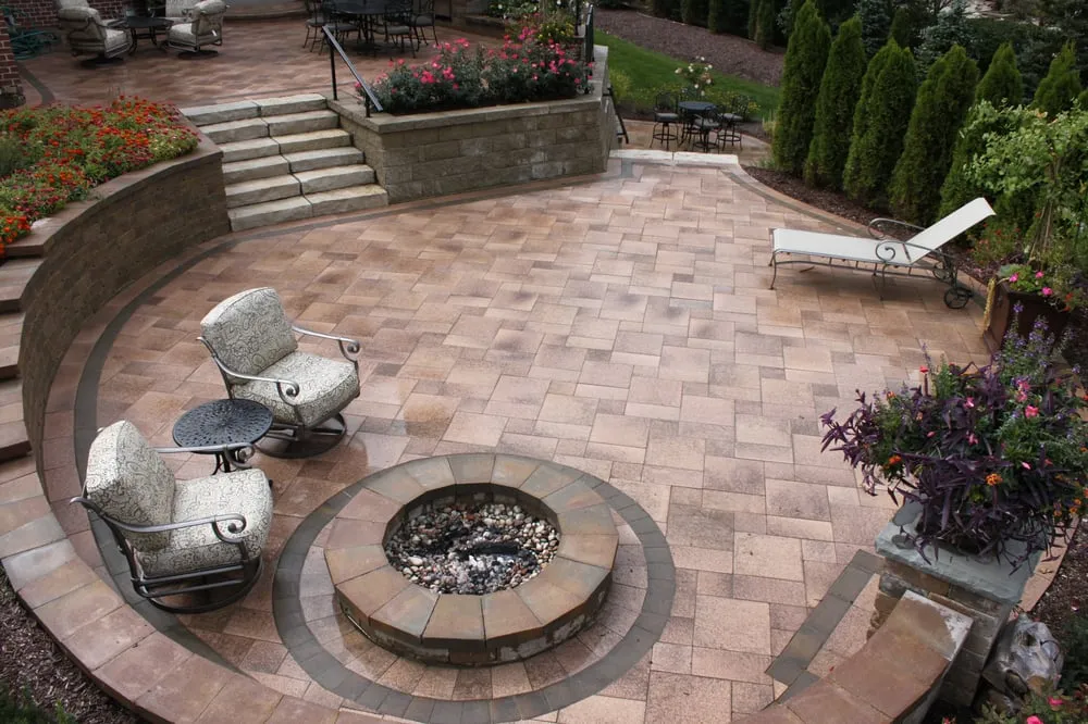 Custom residential landscaping in Homer Glen, IL - A Touch of Green