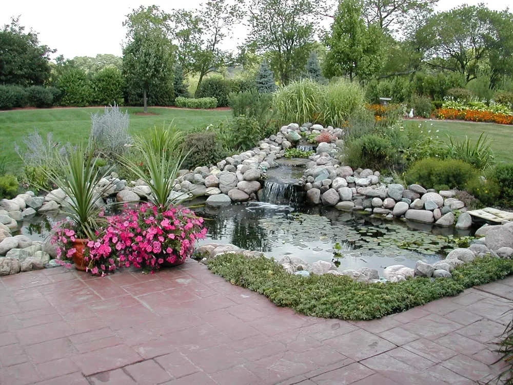 Expert lawn care service with custom design in Homer Glen, IL by A Touch of Green