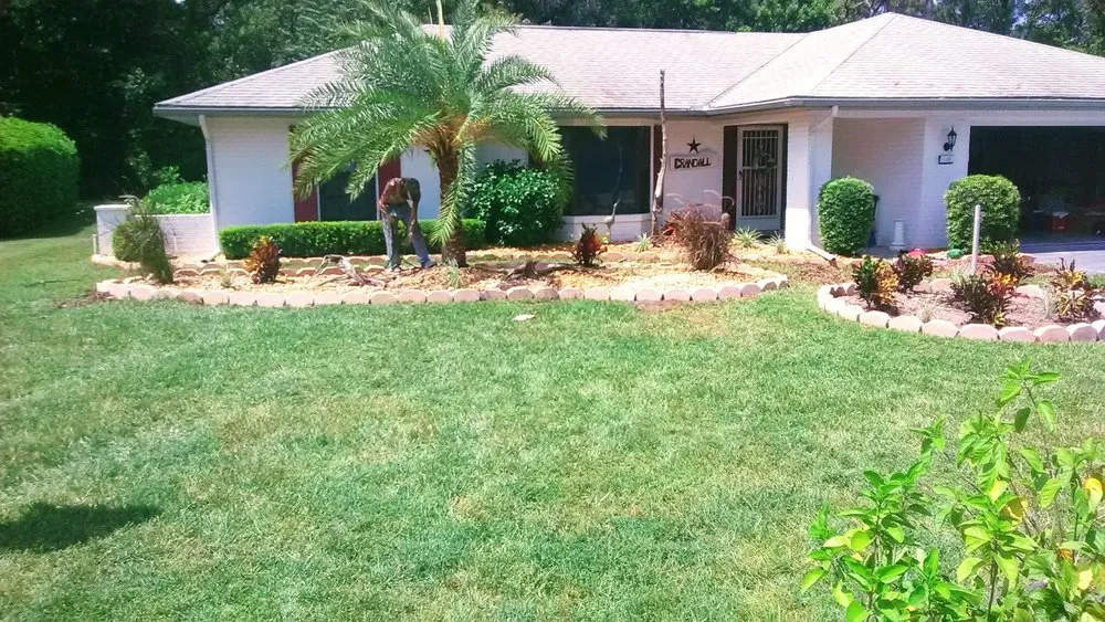 Professional garden landscaping experts serving Homosassa, FL - A Whole Hauling & Tree Service