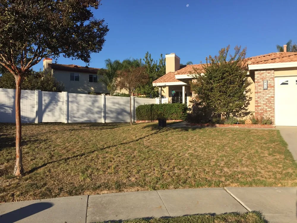 Reliable lawn mowing service in Ventura, CA - A Woman's Touch