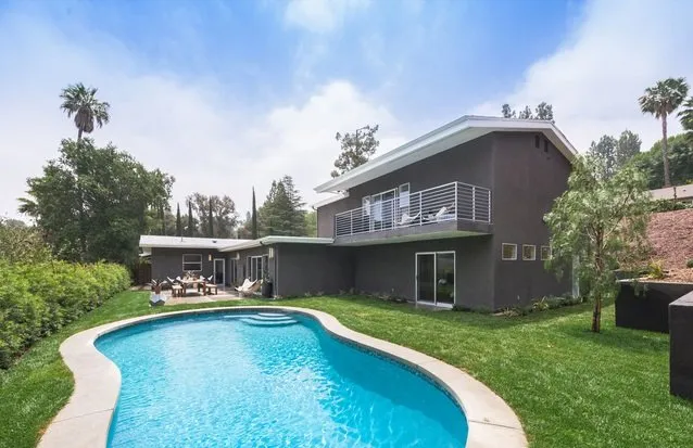 Professional lawn care service in Encino, CA - A1 Builders