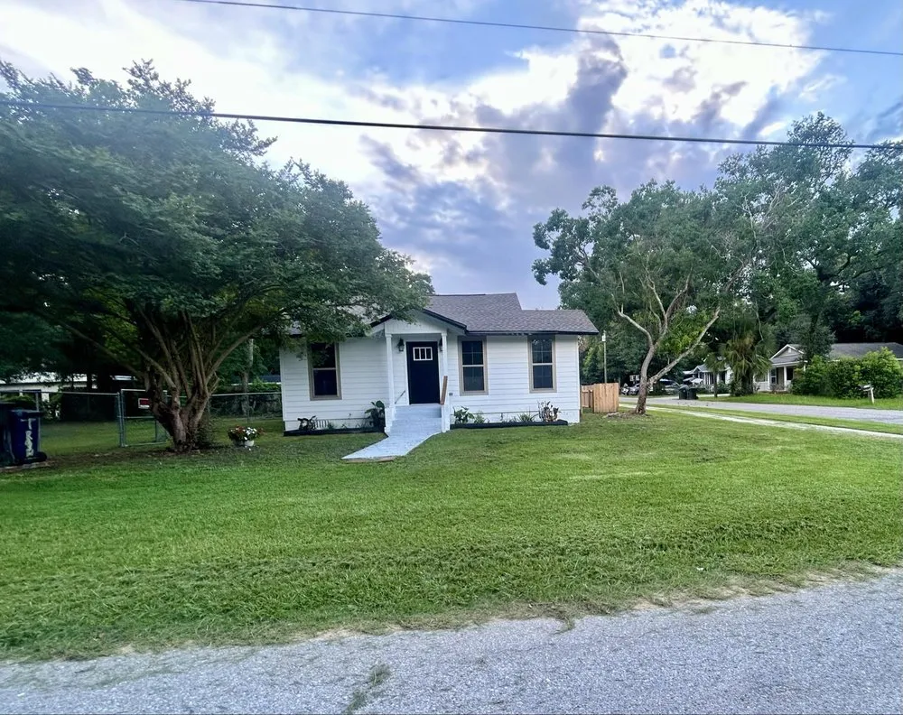 Top-rated landscaping services near you in Pensacola, FL by A1 Lawn & Maintenance