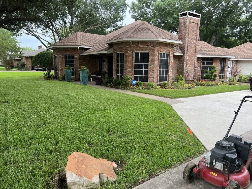Professional lawn mowing service in Dallas, TX - A1 lawn service