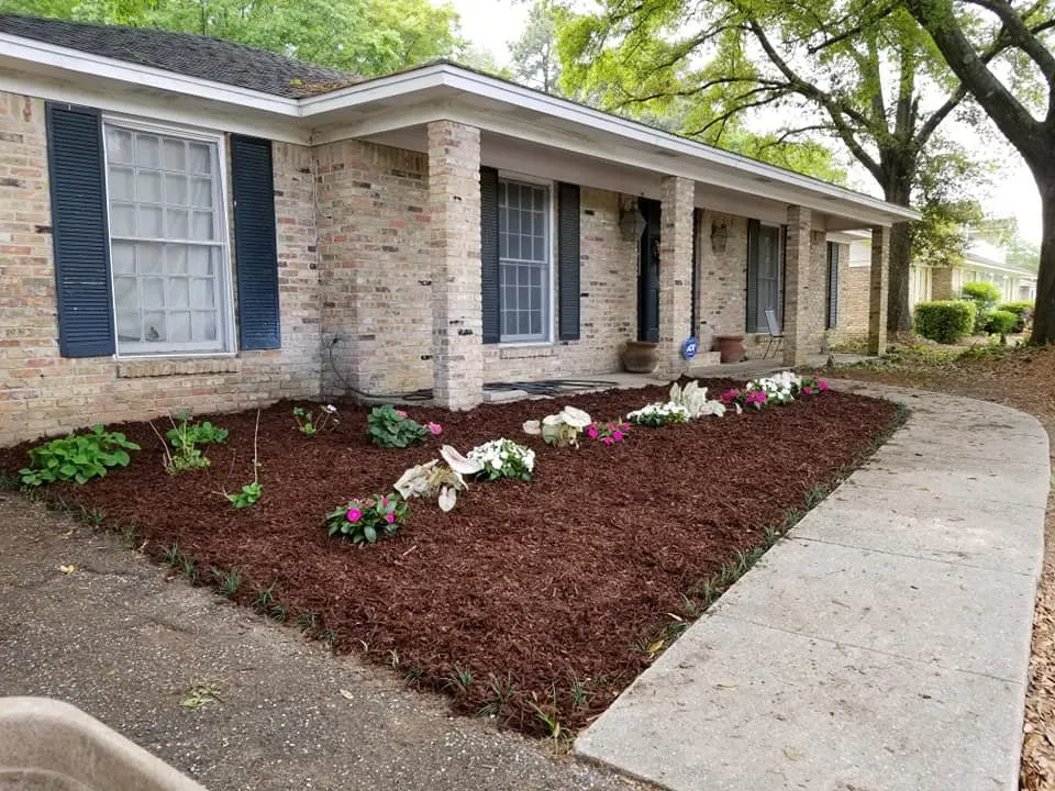 Custom lawn care service near you in Mobile, AL by A1 Precision Lawn Care