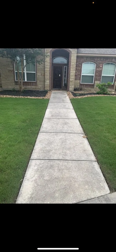 Trusted yard maintenance in San Antonio, TX by A1 Pressure Washing And Lawn Care