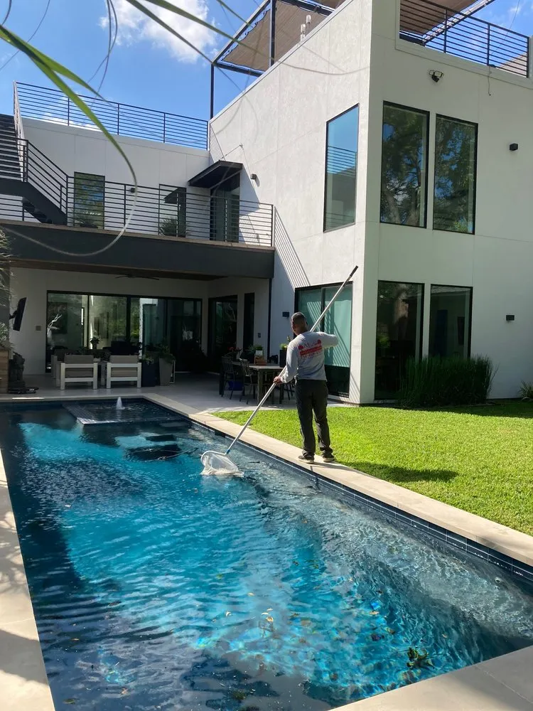 Custom lawn mowing service near you across Dallas, TX - A1lawn & landscaping