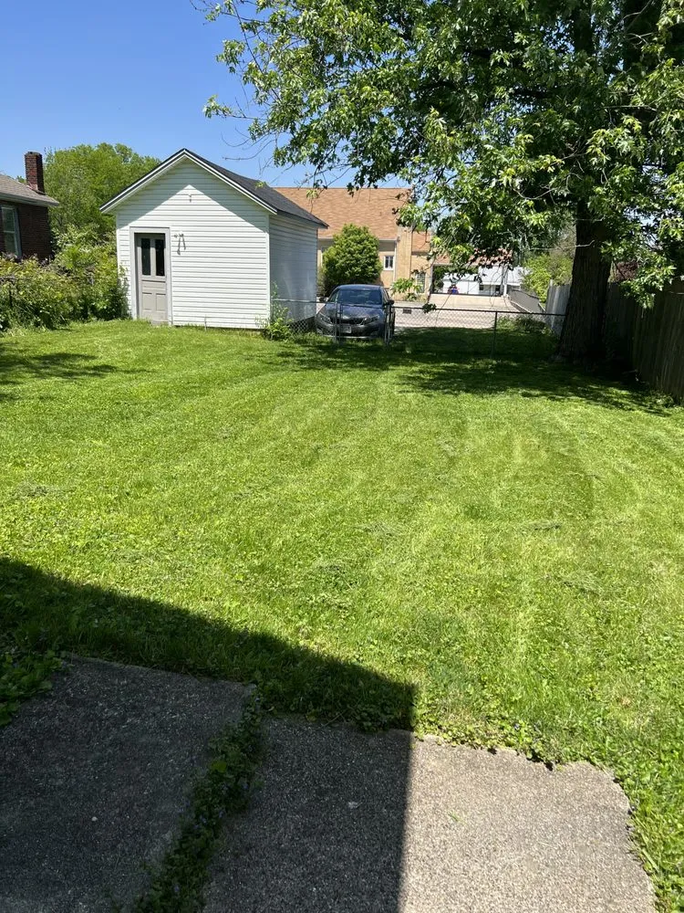 Custom lawn care service for residential properties in Cincinnati, OH by A2Z 513