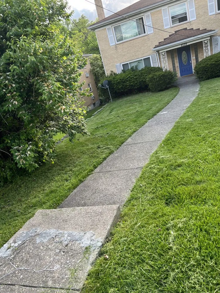 Custom lawn care service in Cincinnati, OH by A2Z 513