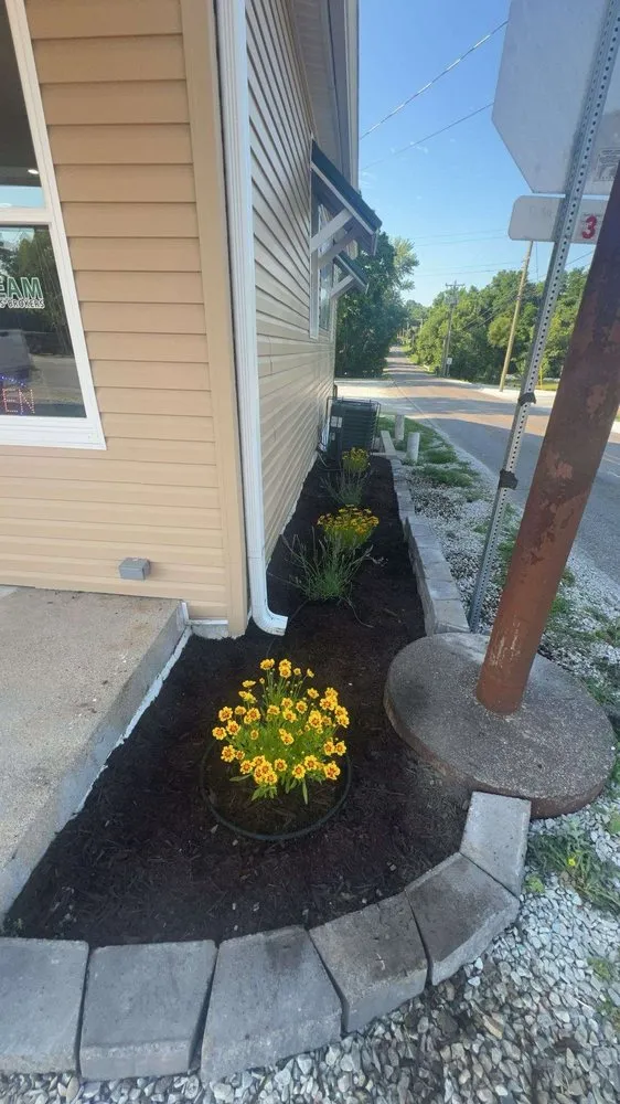 Top-rated yard cleanup service experts serving Cartersburg, IN - A3k Mowimg And Landscaping