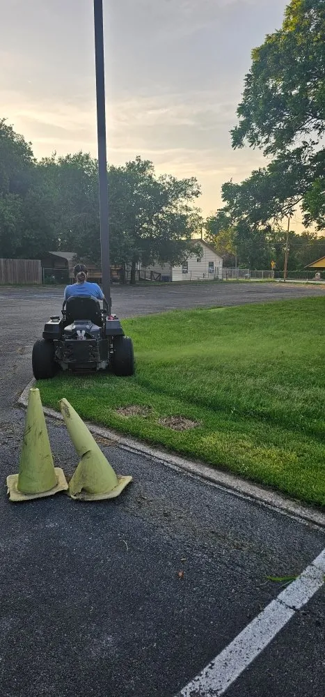 Reliable lawn care service experts serving Lake Worth, TX - A&A Lawn Service