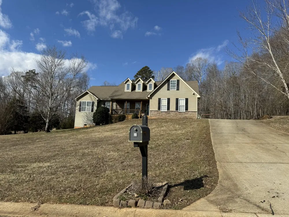 Local residential landscaping experts serving Clinton, SC - Aaa Lawncare And Landscape