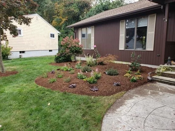 Expert lawn care service in Johnston, RI - Aaa Professional Lawn Care