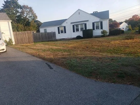 Top-rated lawn mowing service in Johnston, RI - Aaa Professional Lawn Care