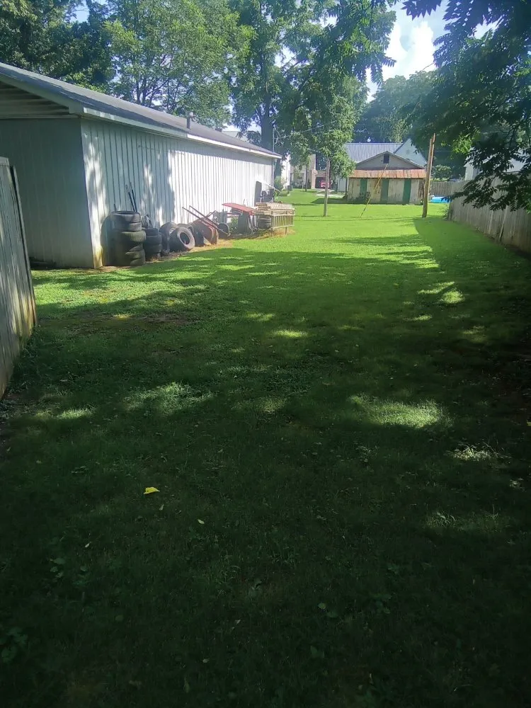 Affordable lawn care service experts serving McMinnville, TN - Aaj Lawnmower Service