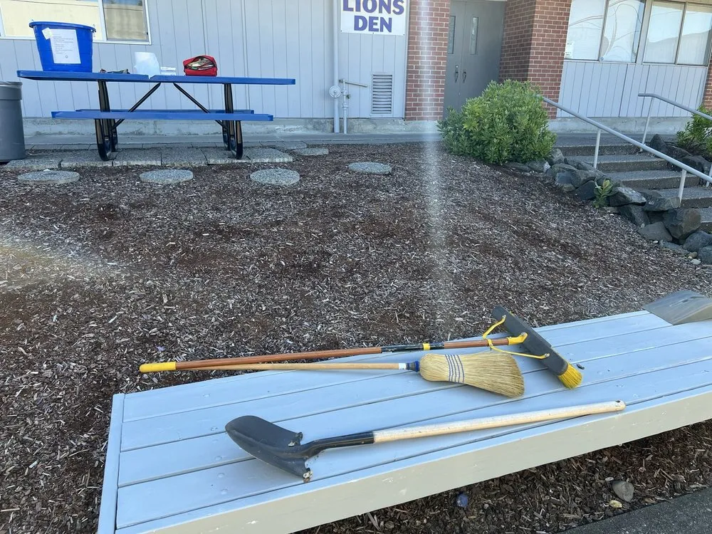 Reliable lawn care service in Tacoma, WA by Aardvark Bark Blowing & Landscape Services