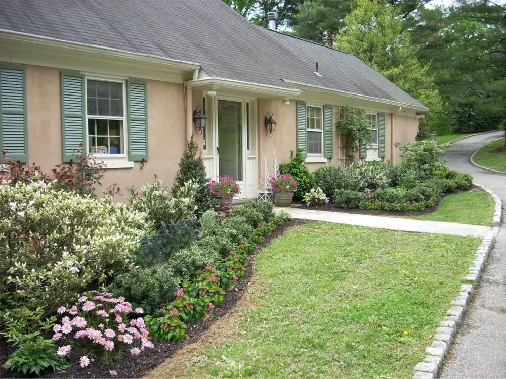 Affordable yard cleanup service experts serving Newtown Square, PA - Aardweg Landscaping