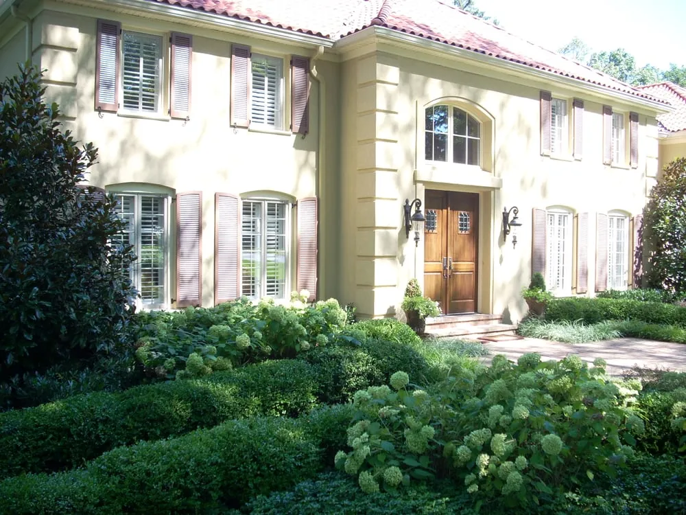 Expert lawn care service experts serving Newtown Square, PA - Aardweg Landscaping