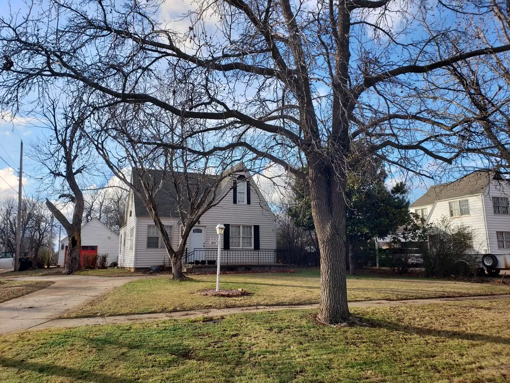 Local yard maintenance in Perry, OK by Aaron Services