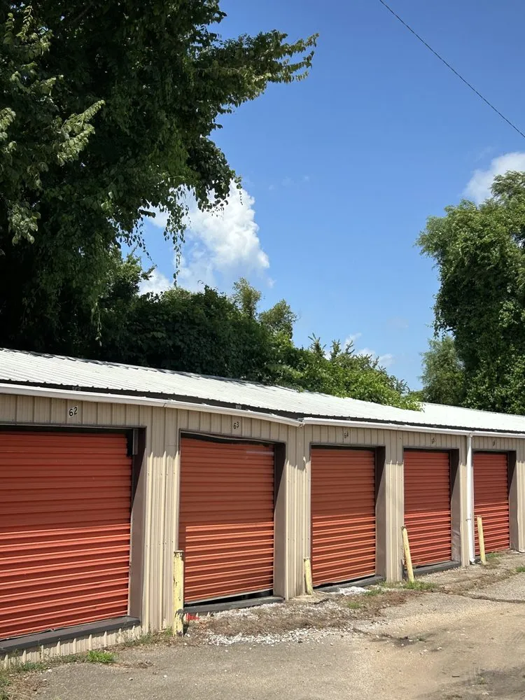 Custom lawn care service experts serving Jonesboro, AR - Aarons