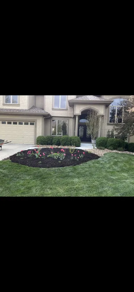 Expert lawn care service in Overland Park, KS - Aaron’s landscape & irrigation