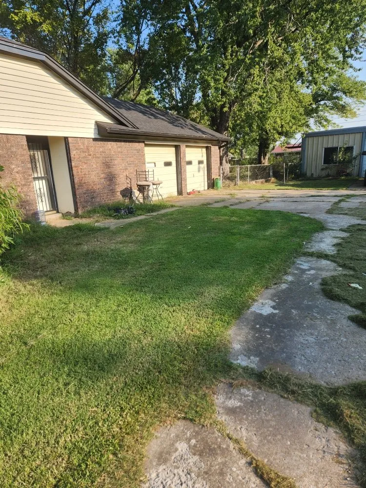 Local yard cleanup service for residential properties in Wagoner, OK by Aaron's Lawn Care and Cleanup