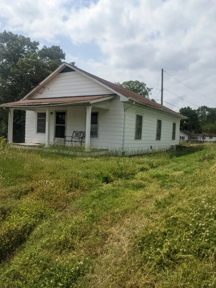 Top-rated yard cleanup service for homes across Lenoir, NC - Aaron's lawn Care