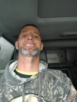 Aaron's Lawn Care Logo