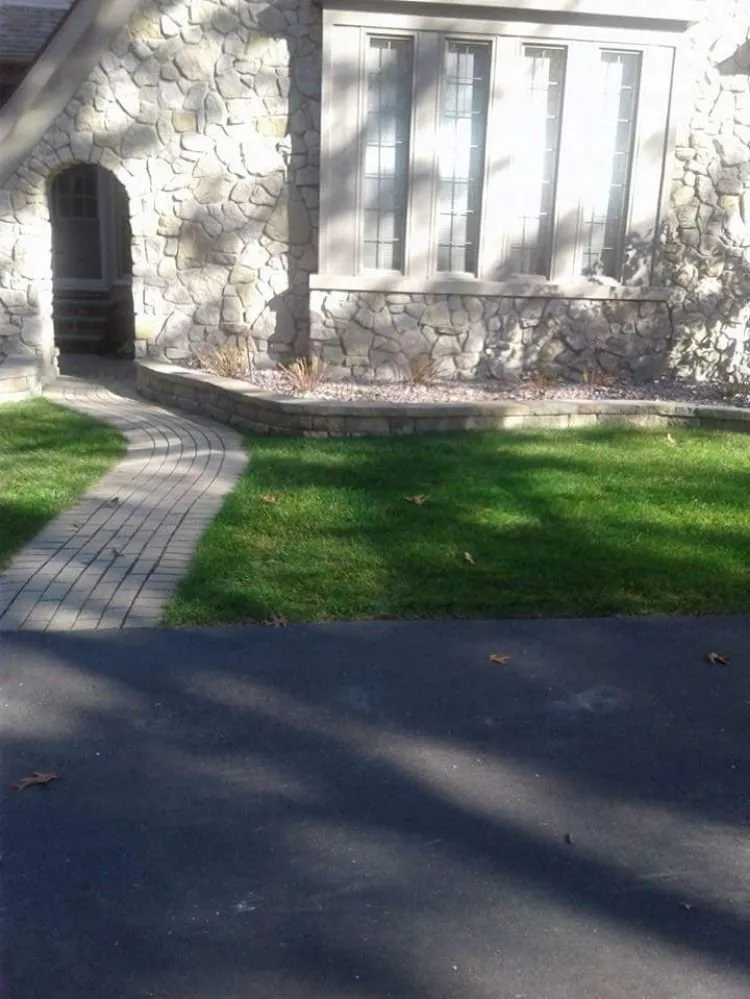 Top-rated garden landscaping in Waterford Township, MI - Aaron's lawn care