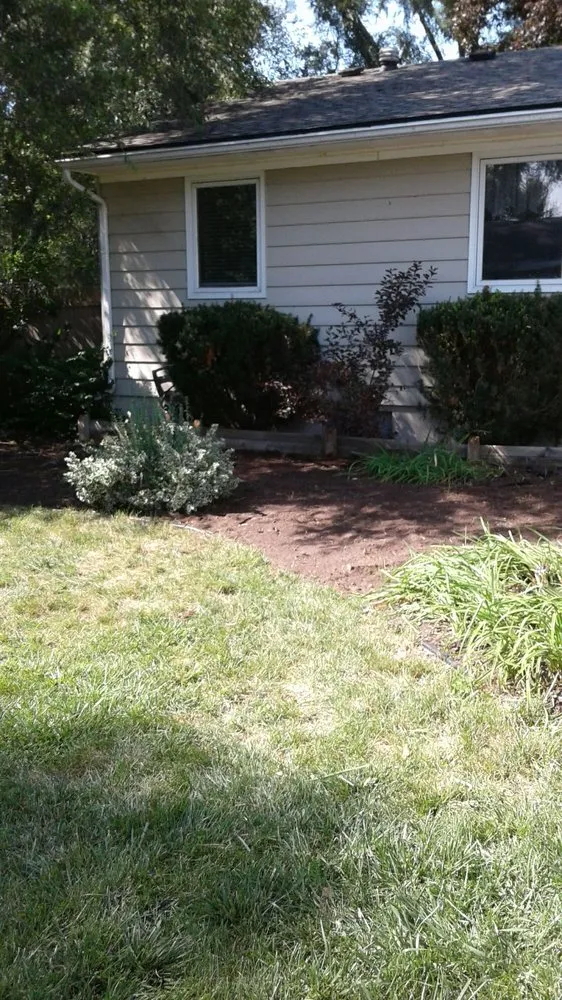 Expert lawn care service in Waterford Township, MI by Aaron's lawn care