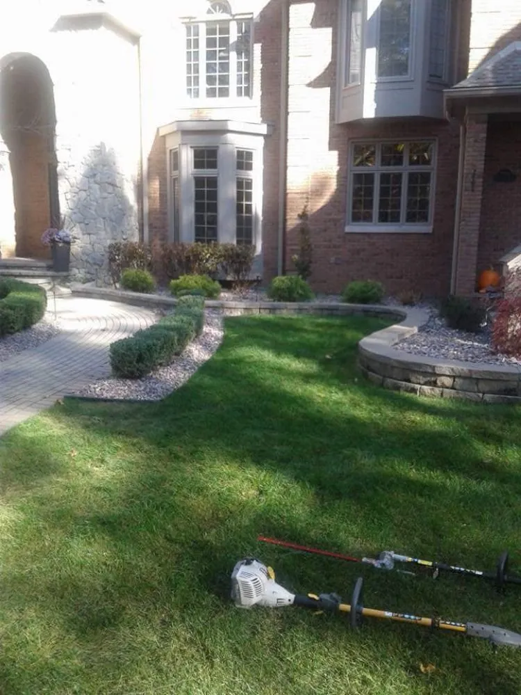 Local landscape design experts serving Waterford Township, MI - Aaron's lawn care