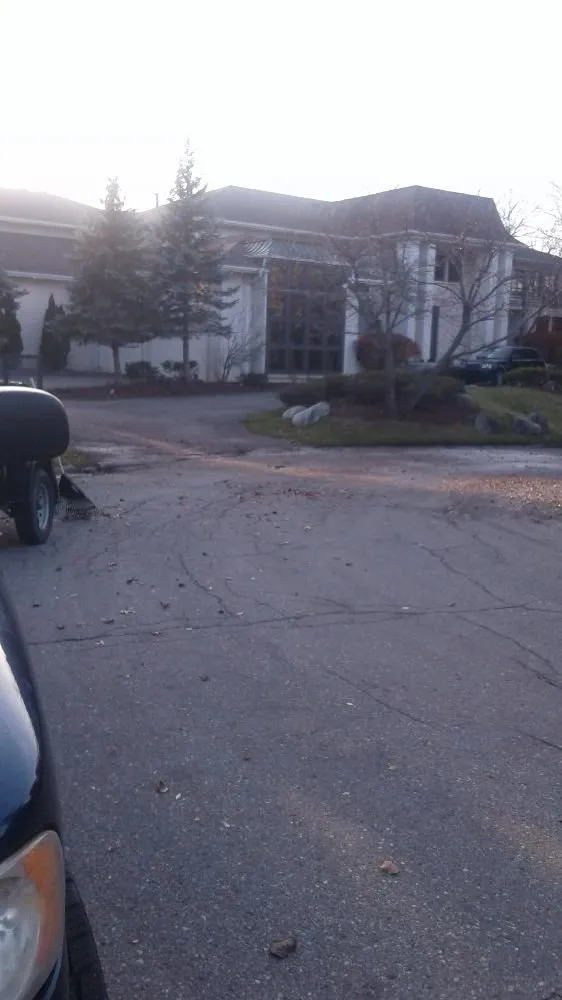 Top-rated lawn care service in Waterford Township, MI by Aaron's lawn care