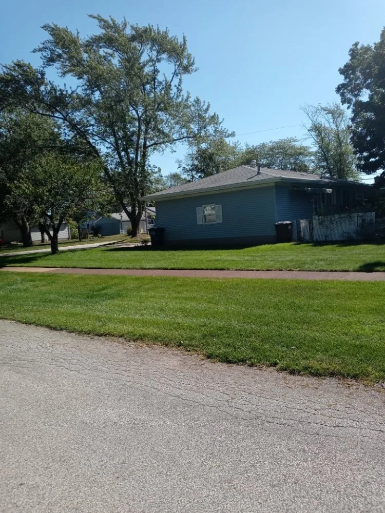 Affordable landscaping services in Muskegon, MI - AARON'S LAWN SERVICE