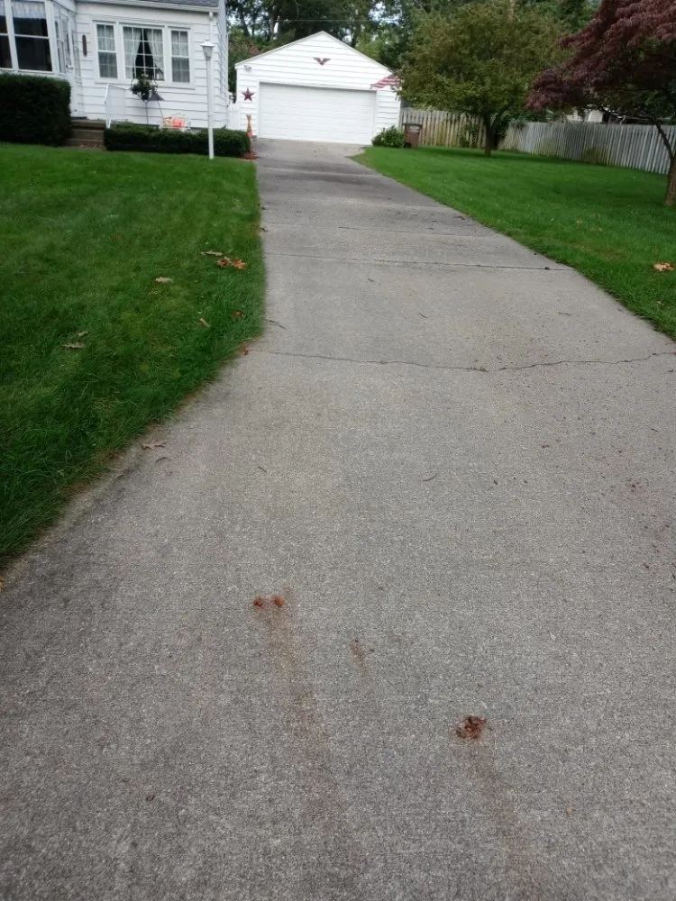 Reliable yard cleanup service in Muskegon, MI by AARON'S LAWN SERVICE