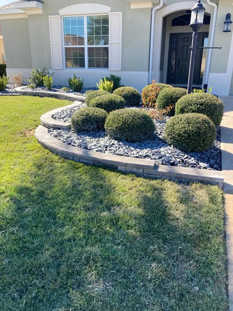 Expert landscaping services for year-round maintenance in Leesburg, FL by Ab Landscaping and Tree Service