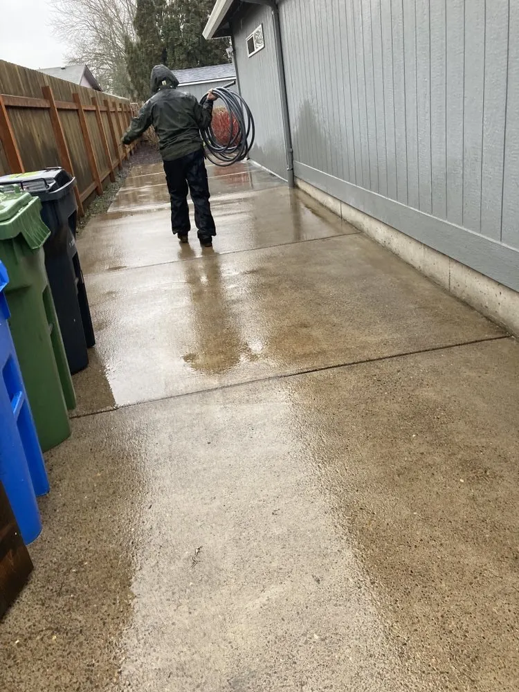 Reliable lawn mowing service experts serving Creswell, OR - A&B Lawncare Service