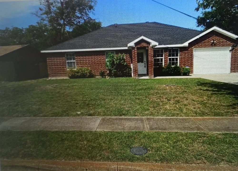 Affordable yard cleanup service for beautiful yards in Cedar Hill, TX by AB Services