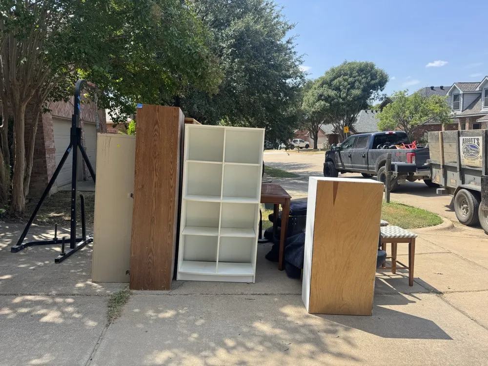 Top-rated yard cleanup service in Aubrey, TX by Abbott’s Haul Off & Transport