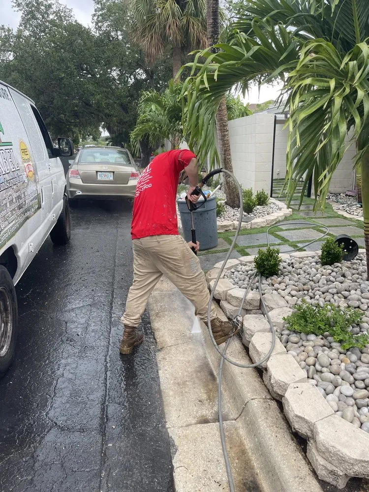 Reliable garden landscaping near you in Bradenton, FL by Abel Landscaping