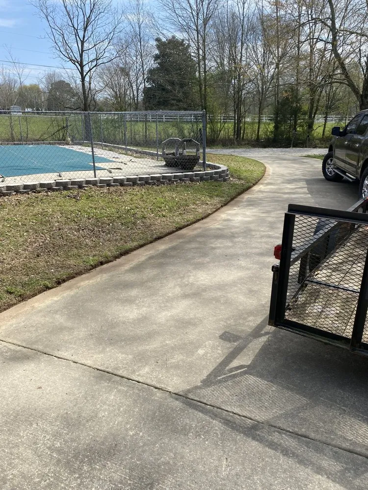 Reliable yard maintenance in Cullman, AL - Abishai 143
