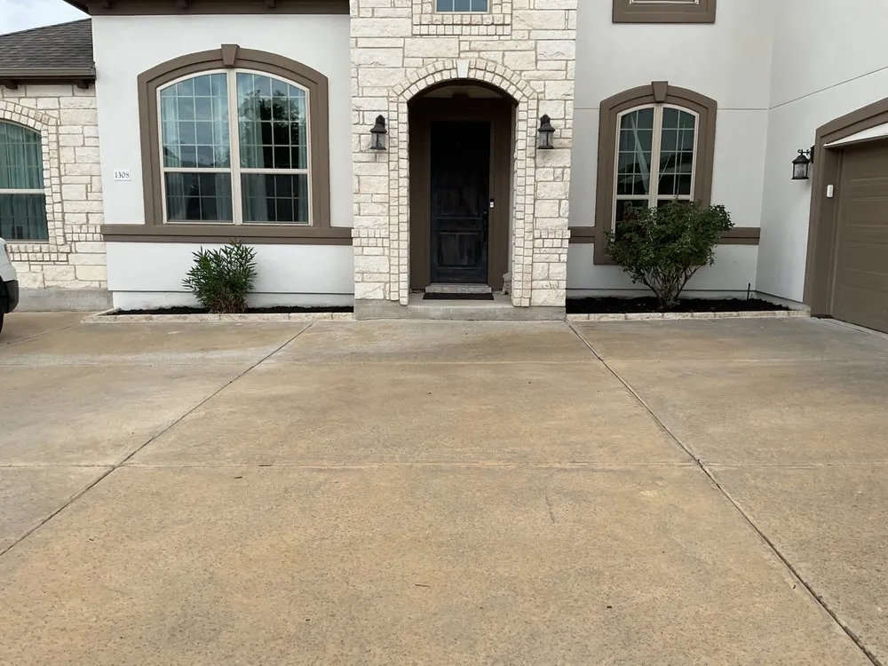 Professional lawn mowing service in Pflugerville, TX - ABL Irrigation