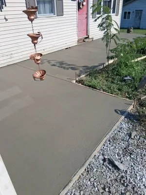 Abloom Hardscapes Logo