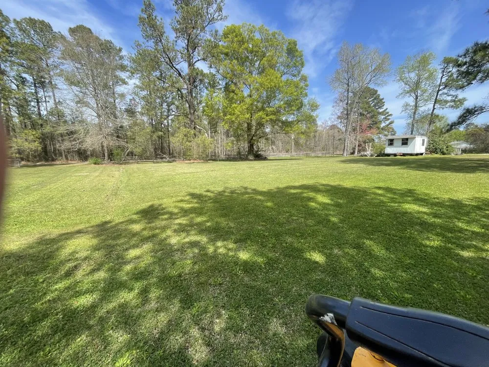 Reliable lawn care service experts serving Cerro Gordo, NC - Abonza Lawn Service