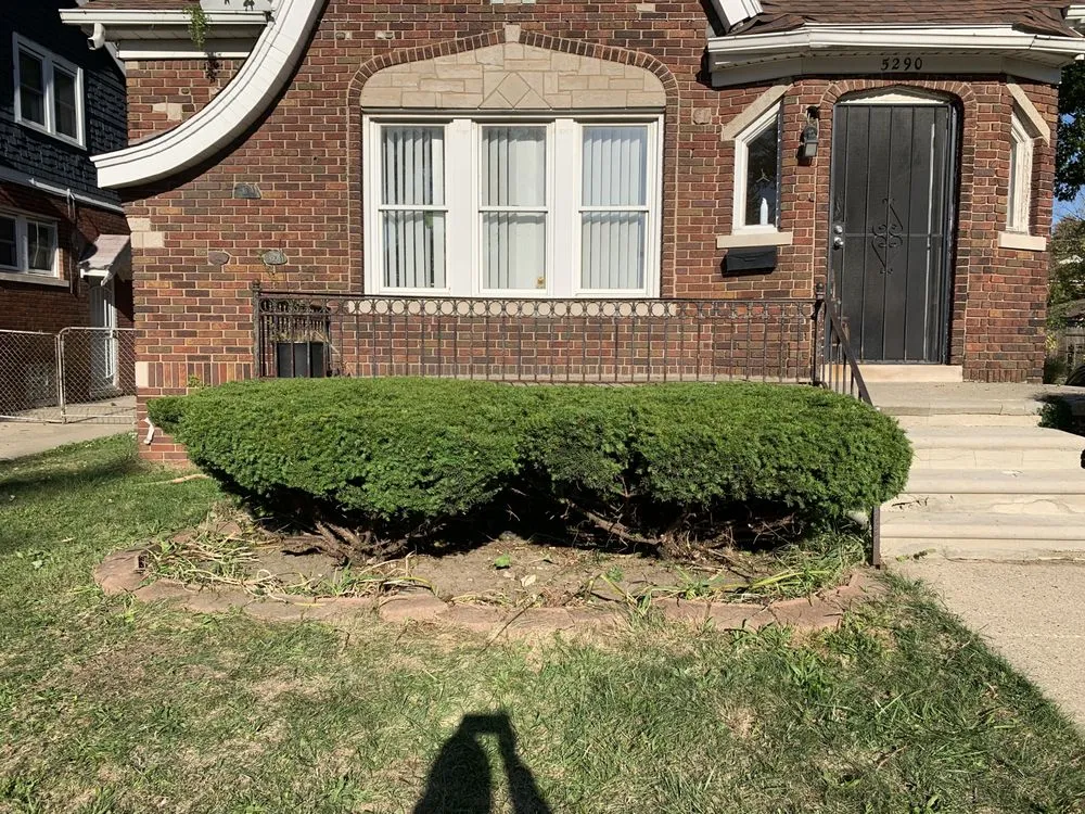 Reliable garden landscaping in Detroit, MI by About Time Lawn Care