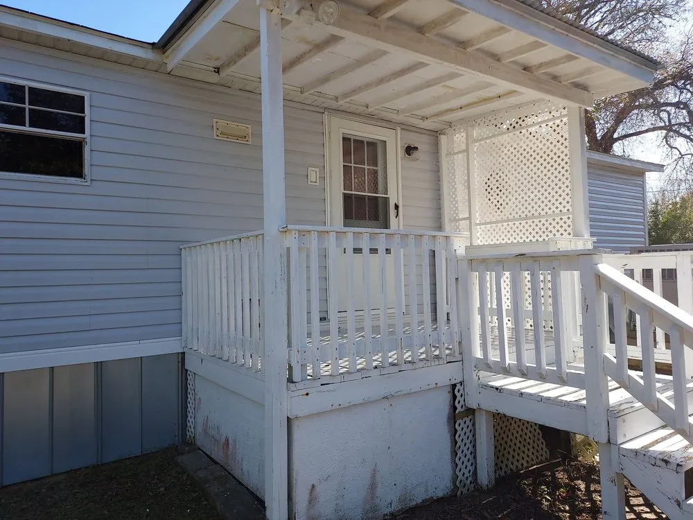 Affordable yard maintenance experts serving Brooksville, FL - Above & Beyond All Lawn Care