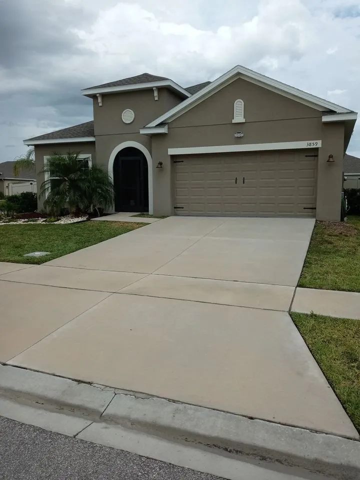 Trusted yard cleanup service in St Cloud, FL - Above & Beyond Pressure Washing & Landscaping