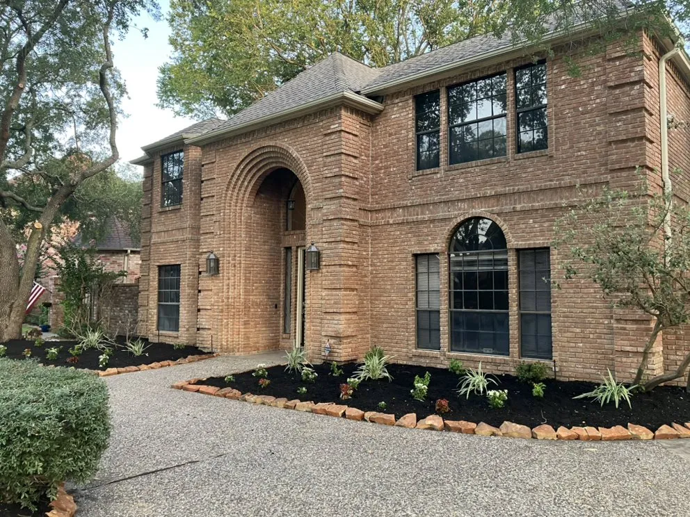 Reliable garden landscaping in Houston, TX by Above Average Landscaping