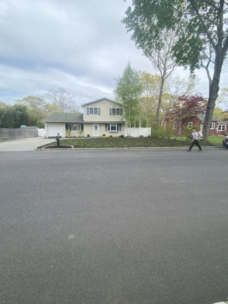 Custom lawn care service in Ronkonkoma, NY by Above Average Landscaping