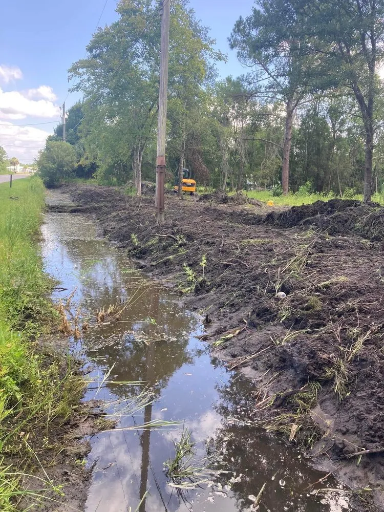 Affordable garden landscaping in Palatka, FL by Above The Standard