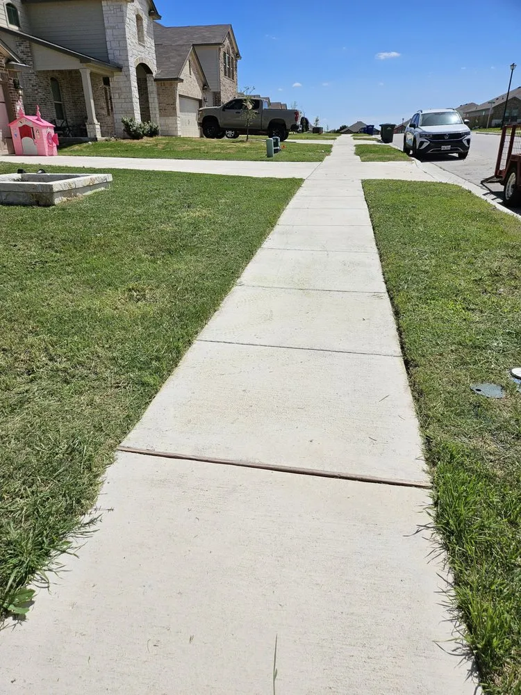 Affordable yard maintenance experts serving Copperas Cove, TX - Absolute Lawn And Landscape Maintenance