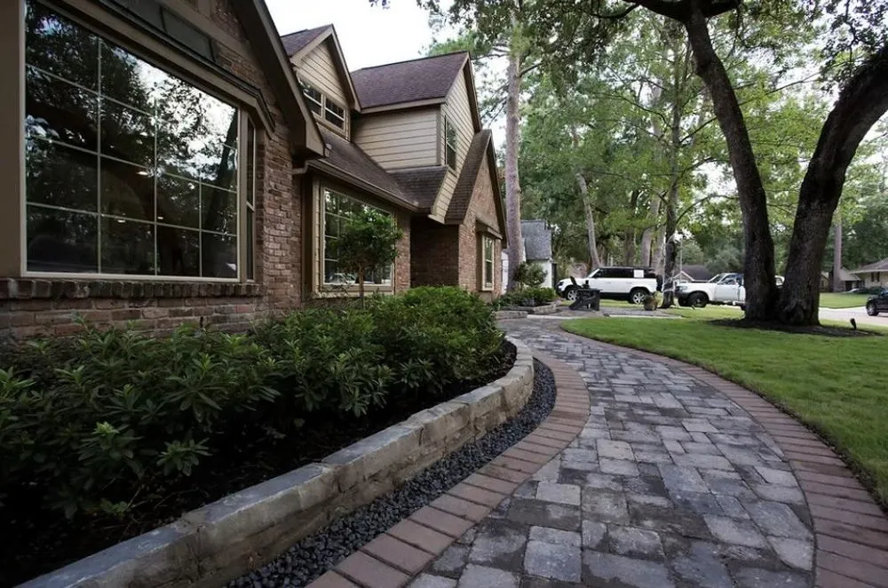 Expert outdoor landscaping in Houston, TX - Absolute Lawn Care and Landscaping